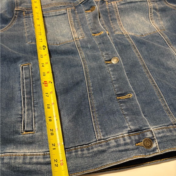 NWT Denim Jacket Medium Wash Plus Size 2X Wardrobe Basic Add For Spring - Picture 7 of 7